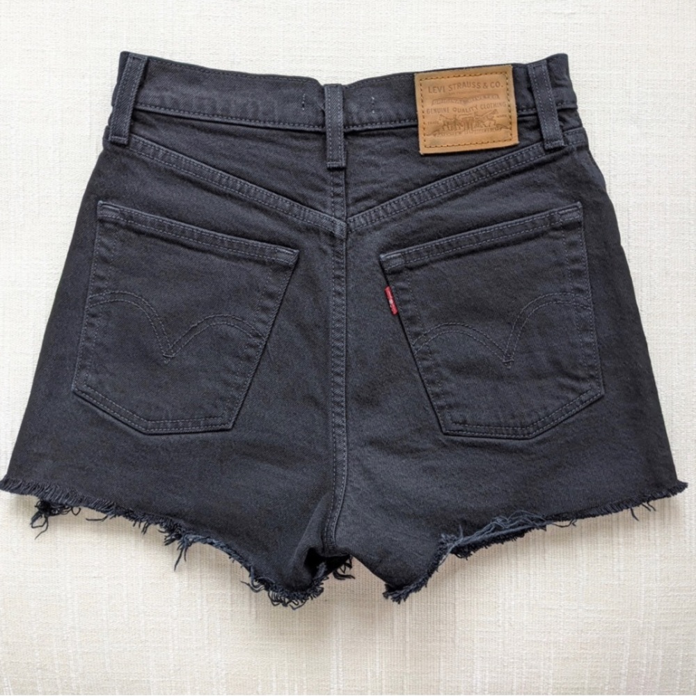 Levi’s Ribcage Shorts - Picture 2 of 2